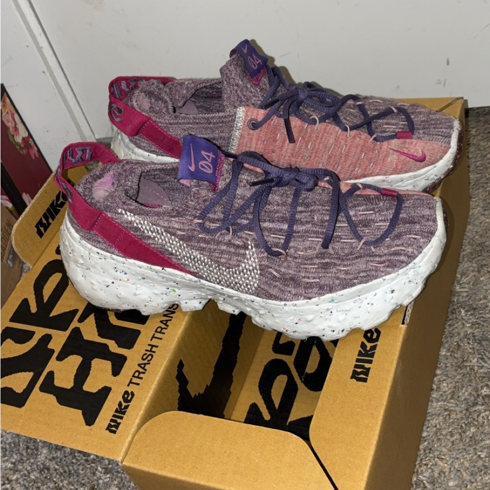Nike Women's space hippie Knit Sneakers